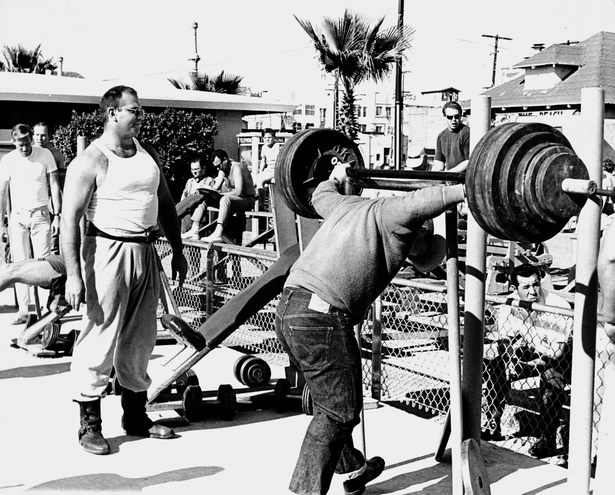 Oliver Sacks stands to the left, taking in the scene on the lifting platform at Venice Beach. Photo courtesy of the Oliver Sacks Foundation.