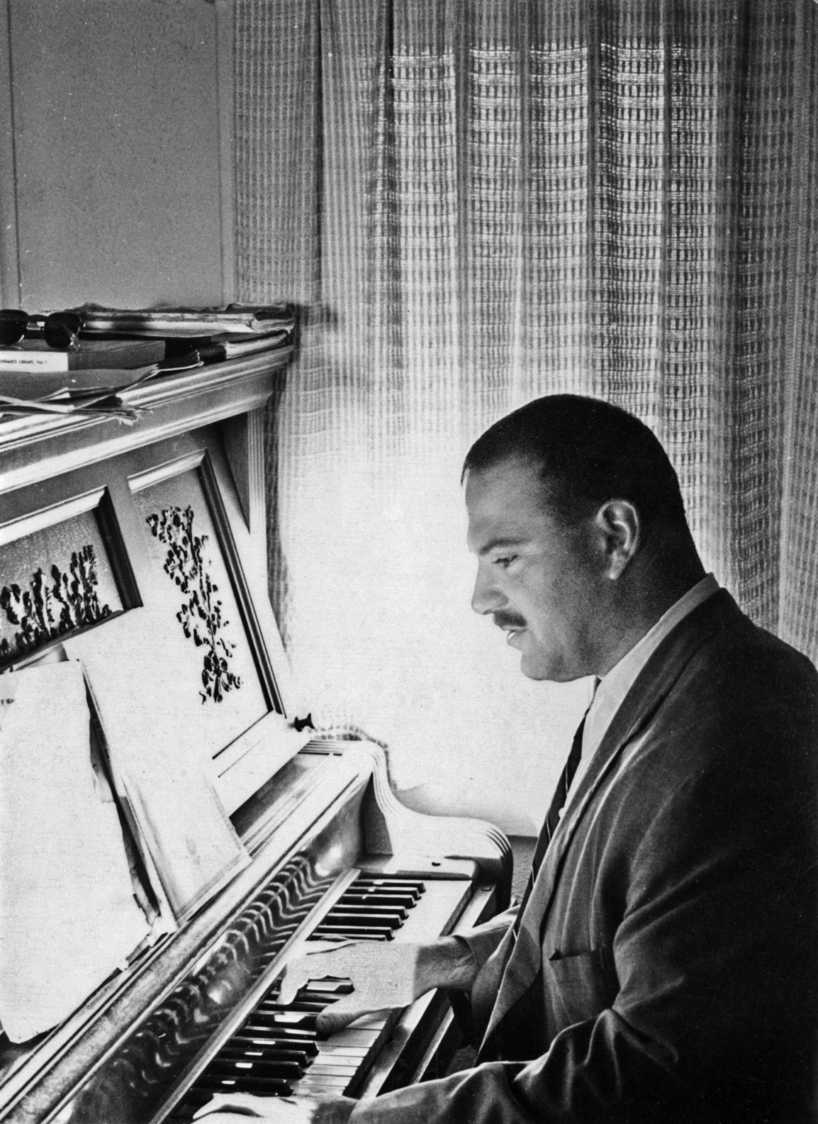 Oliver Sacks, seated at his piano in the little house in Topanga Canyon. Photo courtesy of the Oliver Sacks Foundation.