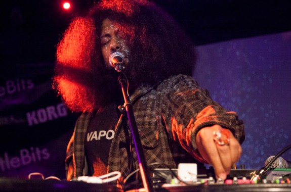 Reggie Watts Builds a Synthesizer, Bit by Bit