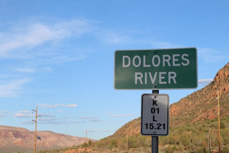 A sign pointing to