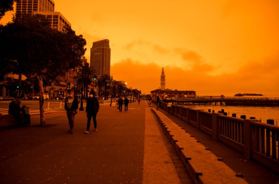 San Francisco Downtown Wildfire air pollution sky orange yellow glow in the bay area vertical man people from behind