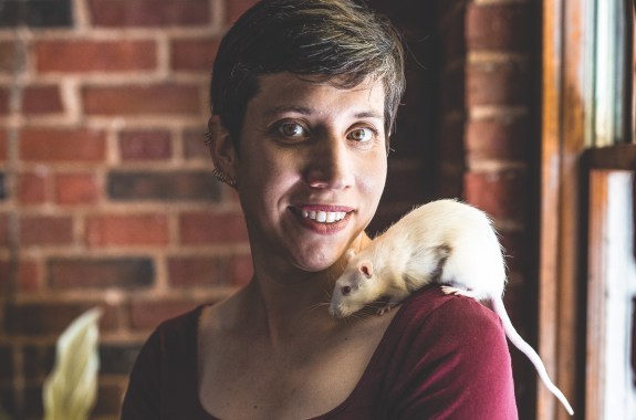 Bethany Brookshire with a rat on her shoulder