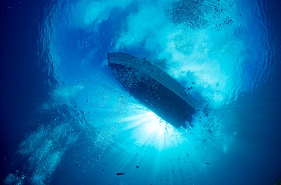 boat chain anchor from underwater with sun rays